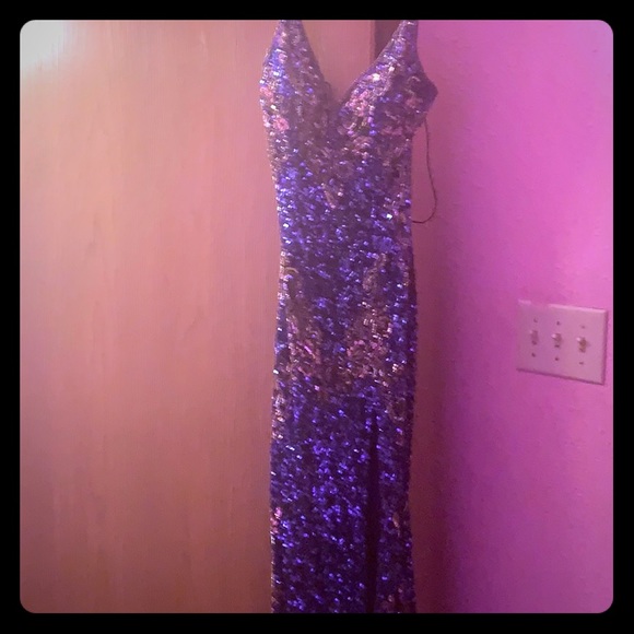 Prom dress ( Practically New) - Picture 1 of 3